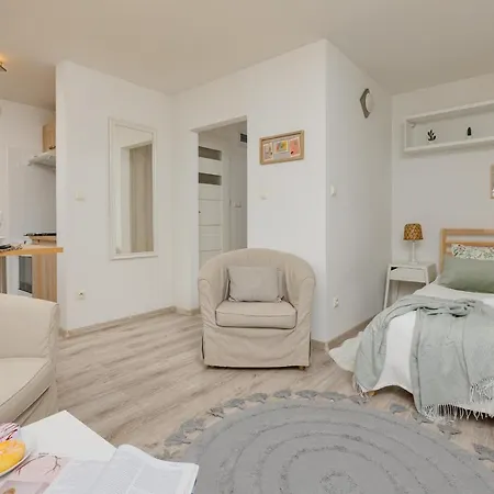 Light Studio With Balcony By Noclegi Renters Warszawa Zewnętrze zdjęcie